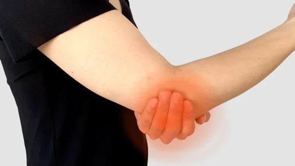その肘の痛みは、、、