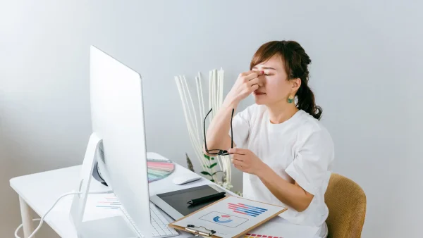 パソコンやスマートフォンの画面を見ることが多くなった現代！それによる眼精疲労を治療していきませんか？