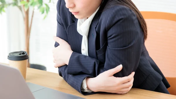 冷房で頚・肩周りが凝り固まってしまう前に！