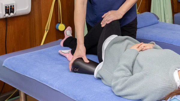 産後骨盤矯正でスタイルアップ！？骨盤の開きを戻すことで綺麗なヒップラインに！