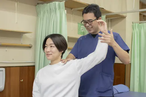 肩の検査中